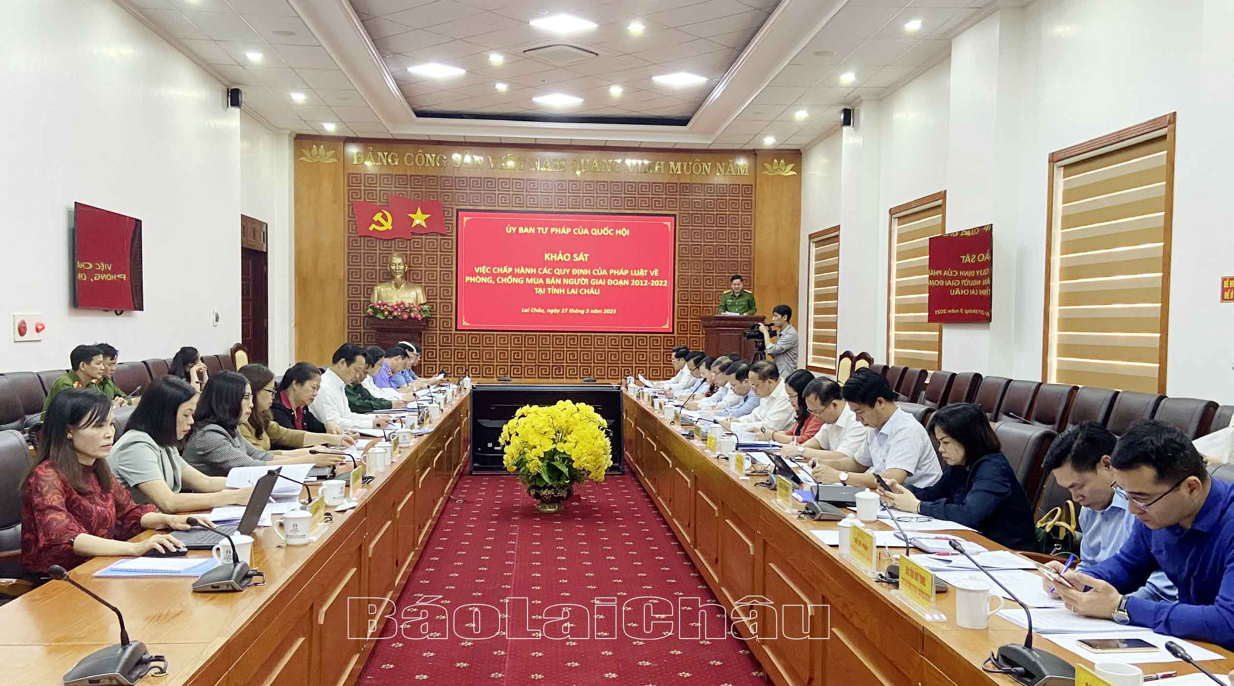 Quang cảnh buổi làm việc.